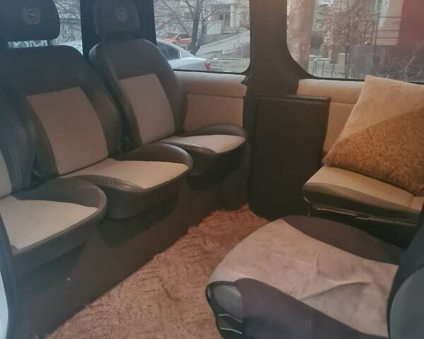 Белый Опель Виваро, объемом двигателя 2 л и пробегом 158 тыс. км за 11800 $, фото 6 на Automoto.ua