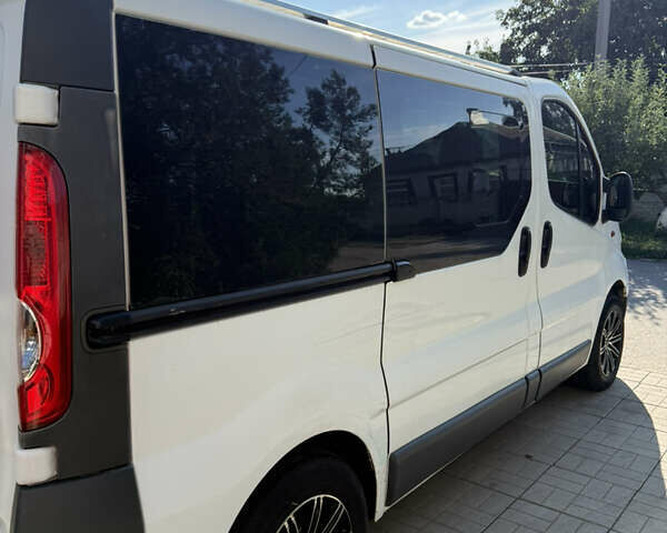 Белый Опель Виваро, объемом двигателя 2 л и пробегом 190 тыс. км за 10800 $, фото 9 на Automoto.ua