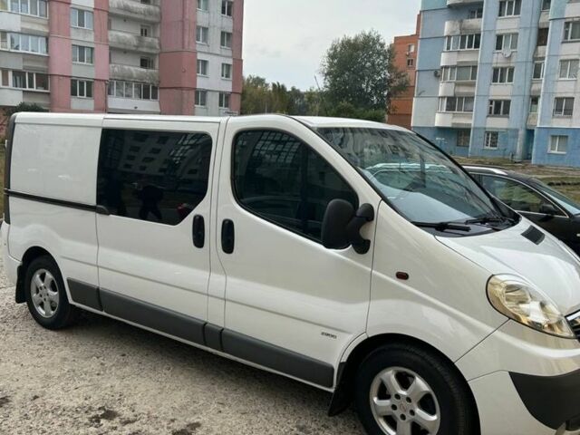 Білий Опель Віваро, об'ємом двигуна 2.5 л та пробігом 255 тис. км за 12200 $, фото 1 на Automoto.ua