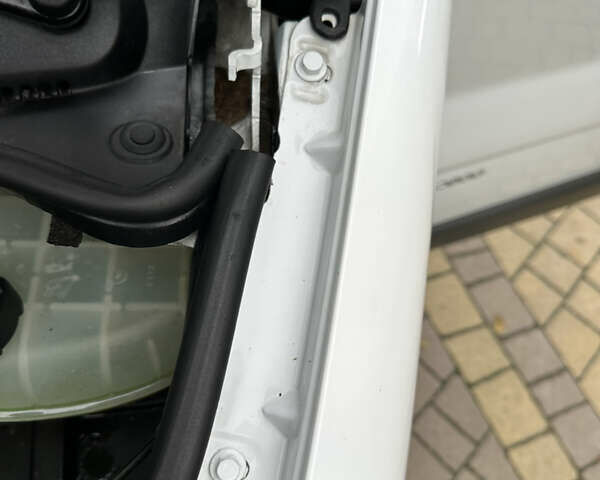 Белый Опель Виваро, объемом двигателя 2 л и пробегом 284 тыс. км за 13500 $, фото 96 на Automoto.ua