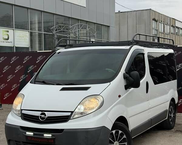 Опель Віваро 2011 у Сумах на Automoto.ua Білий Опель Віваро, об'ємом двигуна 2 л та пробігом 294 тис. км за 10800 $, фото 2 на Automoto.ua