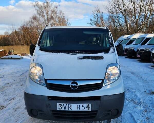 Білий Опель Віваро, об'ємом двигуна 2 л та пробігом 282 тис. км за 13700 $, фото 10 на Automoto.ua