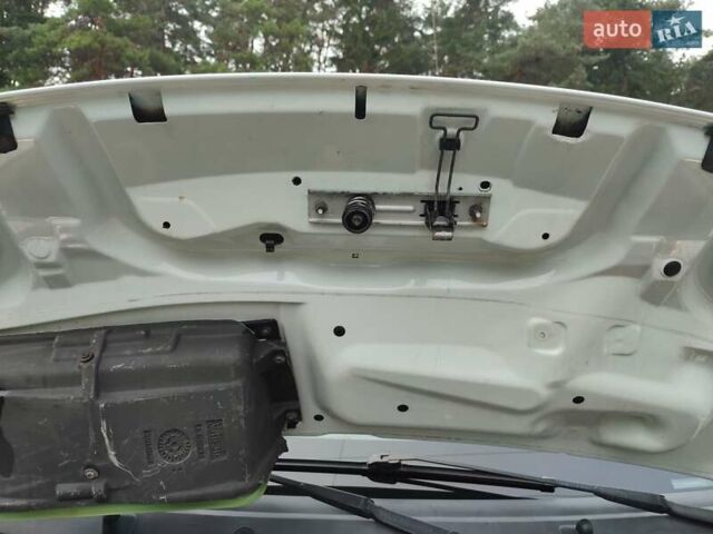 Білий Опель Віваро, об'ємом двигуна 2.5 л та пробігом 199 тис. км за 14000 $, фото 23 на Automoto.ua