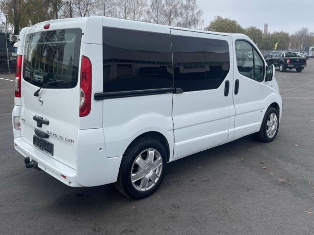 Белый Опель Виваро, объемом двигателя 2.5 л и пробегом 274 тыс. км за 8000 $, фото 6 на Automoto.ua