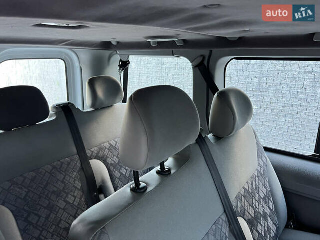 Опель Віваро 2011 у Луцьку на Automoto.ua Білий Опель Віваро, об'ємом двигуна 2 л та пробігом 130 тис. км за 11200 $, фото 13 на Automoto.ua
