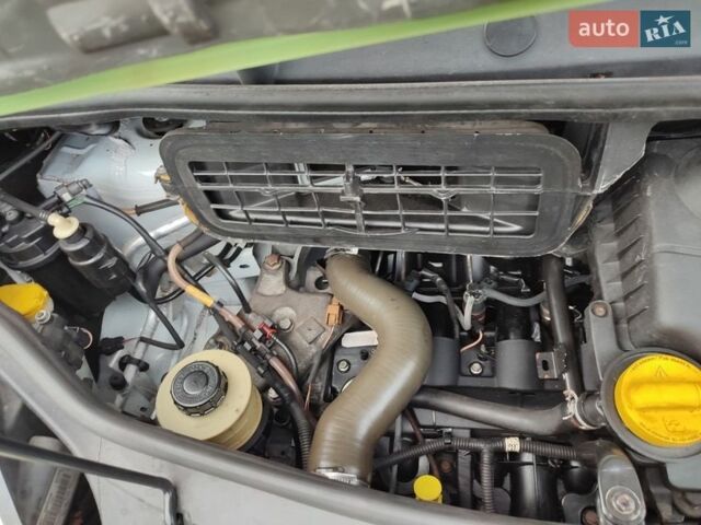 Білий Опель Віваро, об'ємом двигуна 2.5 л та пробігом 201 тис. км за 13700 $, фото 19 на Automoto.ua