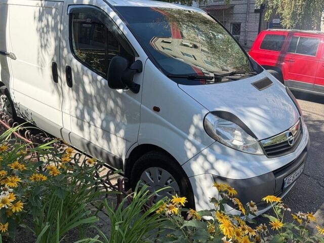 Білий Опель Віваро, об'ємом двигуна 2 л та пробігом 352 тис. км за 8900 $, фото 4 на Automoto.ua