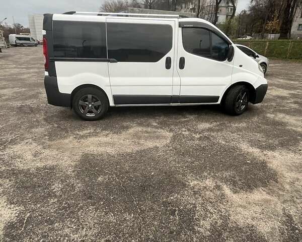 Білий Опель Віваро, об'ємом двигуна 2 л та пробігом 240 тис. км за 11500 $, фото 5 на Automoto.ua