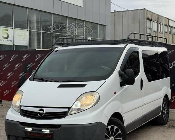 Білий Опель Віваро, об'ємом двигуна 2 л та пробігом 294 тис. км за 10500 $, фото 2 на Automoto.ua
