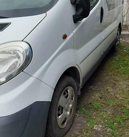 Білий Опель Віваро, об'ємом двигуна 2 л та пробігом 164 тис. км за 12800 $, фото 4 на Automoto.ua