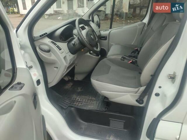 Білий Опель Віваро, об'ємом двигуна 2.5 л та пробігом 197 тис. км за 14600 $, фото 12 на Automoto.ua