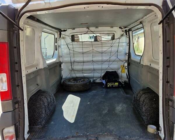 Белый Опель Виваро, объемом двигателя 2 л и пробегом 306 тыс. км за 8000 $, фото 8 на Automoto.ua