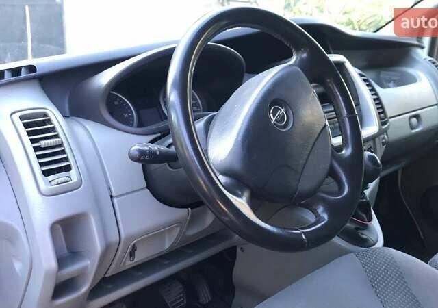 Білий Опель Віваро, об'ємом двигуна 2 л та пробігом 317 тис. км за 7800 $, фото 10 на Automoto.ua