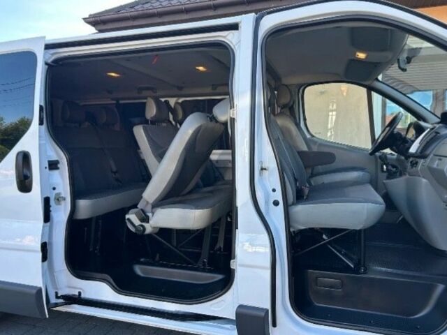 Белый Опель Виваро, объемом двигателя 2 л и пробегом 210 тыс. км за 8500 $, фото 19 на Automoto.ua