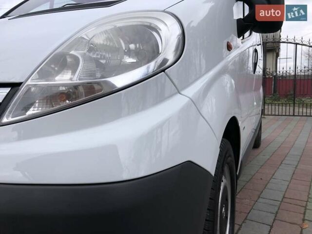 Білий Опель Віваро, об'ємом двигуна 2 л та пробігом 264 тис. км за 14600 $, фото 28 на Automoto.ua