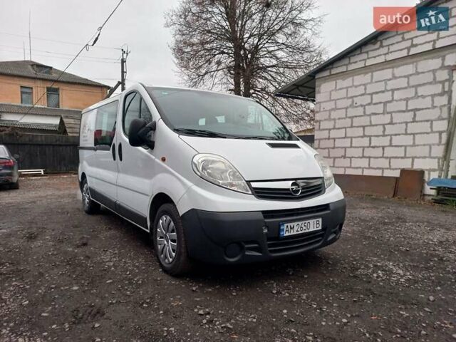 Белый Опель Виваро, объемом двигателя 2 л и пробегом 270 тыс. км за 12800 $, фото 1 на Automoto.ua