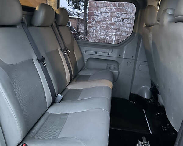 Білий Опель Віваро, об'ємом двигуна 2 л та пробігом 320 тис. км за 12500 $, фото 5 на Automoto.ua