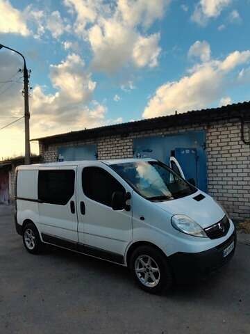 Белый Опель Виваро, объемом двигателя 2 л и пробегом 230 тыс. км за 7300 $, фото 1 на Automoto.ua