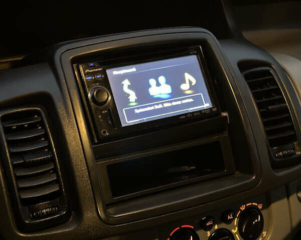 Білий Опель Віваро, об'ємом двигуна 2 л та пробігом 320 тис. км за 12500 $, фото 8 на Automoto.ua