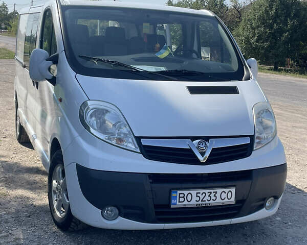 Белый Опель Виваро, объемом двигателя 2 л и пробегом 264 тыс. км за 11500 $, фото 2 на Automoto.ua
