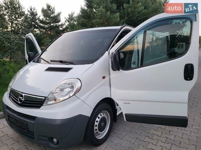 Білий Опель Віваро, об'ємом двигуна 2 л та пробігом 242 тис. км за 9888 $, фото 58 на Automoto.ua
