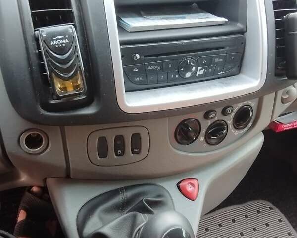 Білий Опель Віваро, об'ємом двигуна 2 л та пробігом 304 тис. км за 8600 $, фото 1 на Automoto.ua