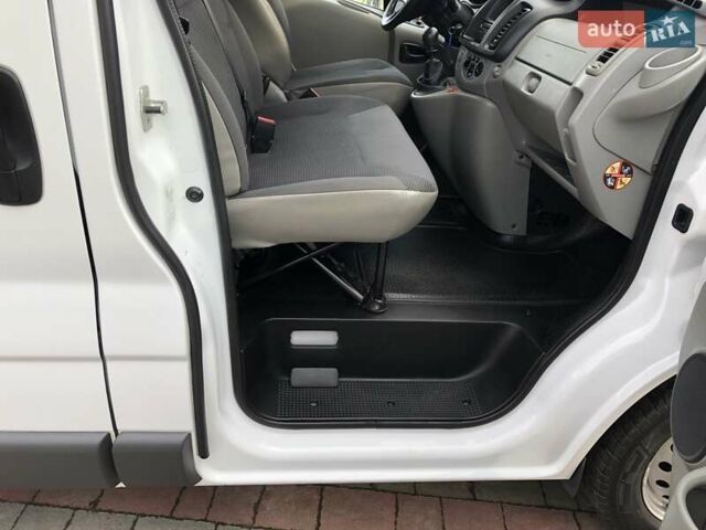 Білий Опель Віваро, об'ємом двигуна 2 л та пробігом 264 тис. км за 14600 $, фото 37 на Automoto.ua