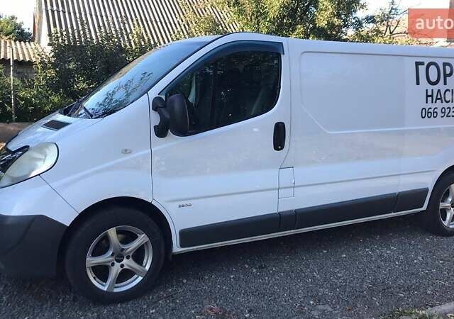 Білий Опель Віваро, об'ємом двигуна 2 л та пробігом 317 тис. км за 7800 $, фото 12 на Automoto.ua