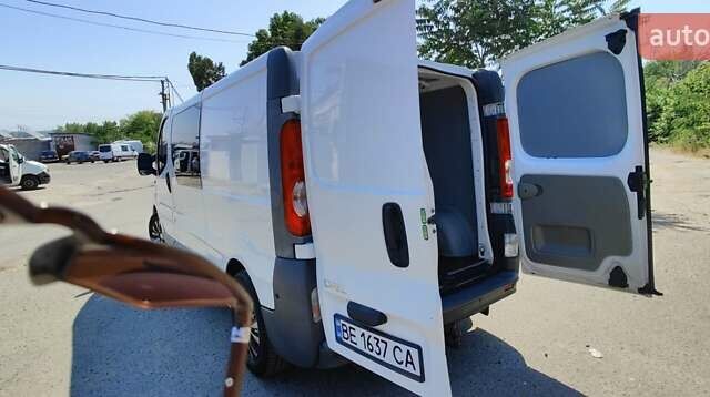 Белый Опель Виваро, объемом двигателя 2 л и пробегом 348 тыс. км за 10500 $, фото 8 на Automoto.ua