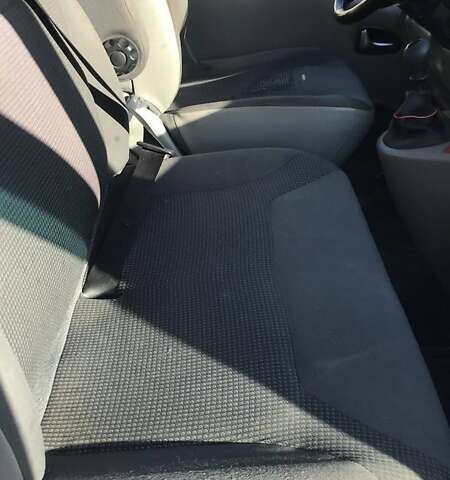 Білий Опель Віваро, об'ємом двигуна 2 л та пробігом 317 тис. км за 7800 $, фото 6 на Automoto.ua