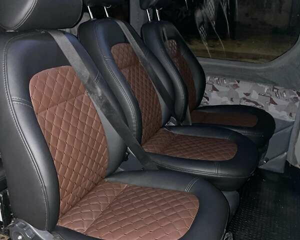Белый Опель Виваро, объемом двигателя 2 л и пробегом 390 тыс. км за 11000 $, фото 2 на Automoto.ua