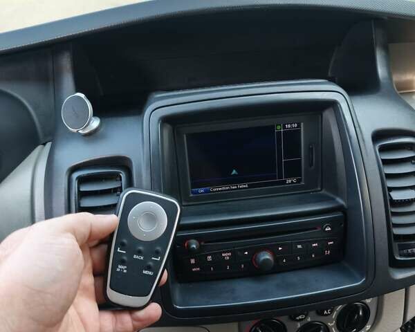 Білий Опель Віваро, об'ємом двигуна 2 л та пробігом 392 тис. км за 9900 $, фото 2 на Automoto.ua