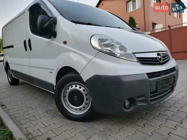 Білий Опель Віваро, об'ємом двигуна 2 л та пробігом 242 тис. км за 9888 $, фото 5 на Automoto.ua