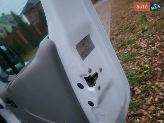 Белый Опель Виваро, объемом двигателя 2 л и пробегом 265 тыс. км за 13300 $, фото 81 на Automoto.ua