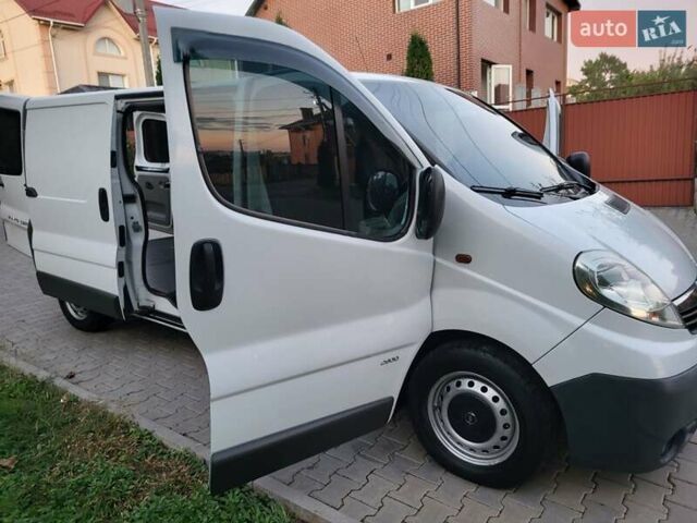Білий Опель Віваро, об'ємом двигуна 2 л та пробігом 242 тис. км за 9888 $, фото 75 на Automoto.ua