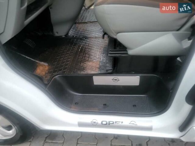 Белый Опель Виваро, объемом двигателя 2 л и пробегом 265 тыс. км за 13300 $, фото 94 на Automoto.ua