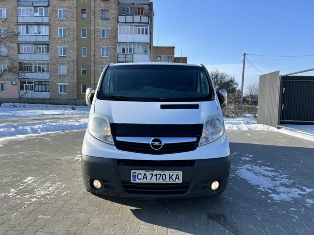 Белый Опель Виваро, объемом двигателя 2 л и пробегом 416 тыс. км за 12200 $, фото 1 на Automoto.ua