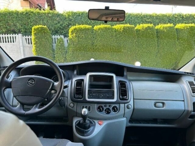 Белый Опель Виваро, объемом двигателя 2 л и пробегом 210 тыс. км за 8500 $, фото 13 на Automoto.ua