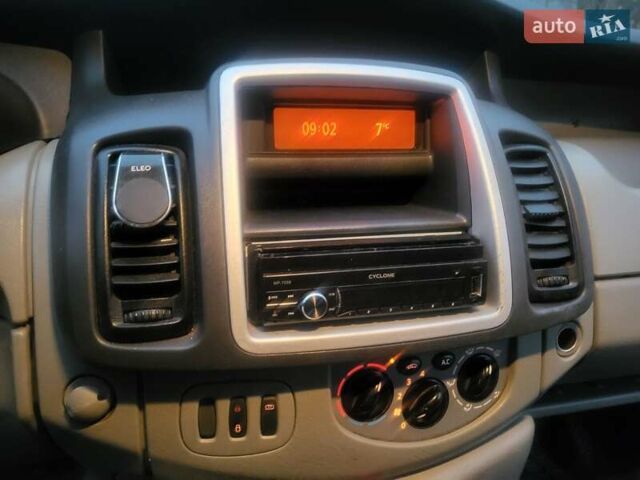 Белый Опель Виваро, объемом двигателя 2 л и пробегом 265 тыс. км за 13300 $, фото 68 на Automoto.ua