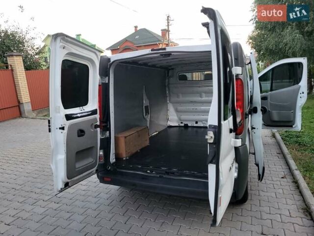 Білий Опель Віваро, об'ємом двигуна 2 л та пробігом 242 тис. км за 9888 $, фото 74 на Automoto.ua