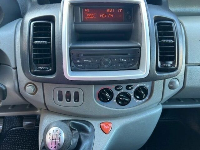 Белый Опель Виваро, объемом двигателя 2 л и пробегом 210 тыс. км за 8500 $, фото 21 на Automoto.ua