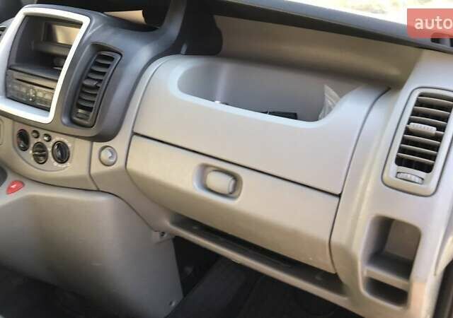 Білий Опель Віваро, об'ємом двигуна 2 л та пробігом 317 тис. км за 7800 $, фото 8 на Automoto.ua