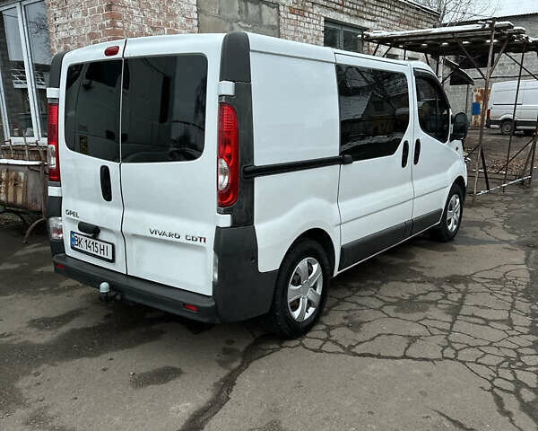 Білий Опель Віваро, об'ємом двигуна 2 л та пробігом 320 тис. км за 12500 $, фото 3 на Automoto.ua