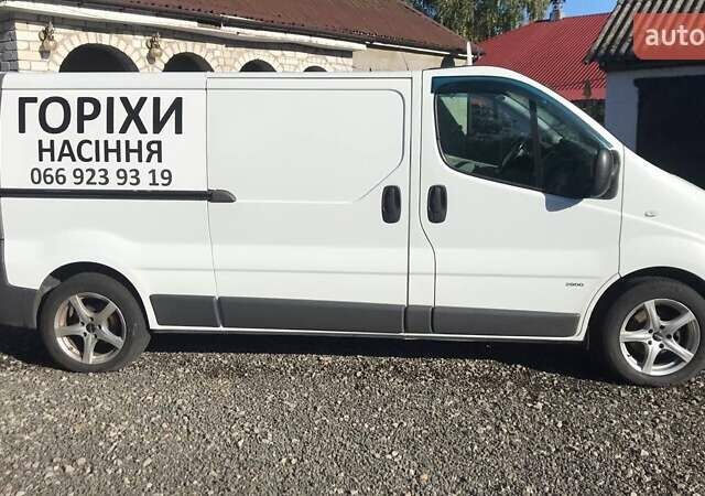 Білий Опель Віваро, об'ємом двигуна 2 л та пробігом 317 тис. км за 7800 $, фото 3 на Automoto.ua