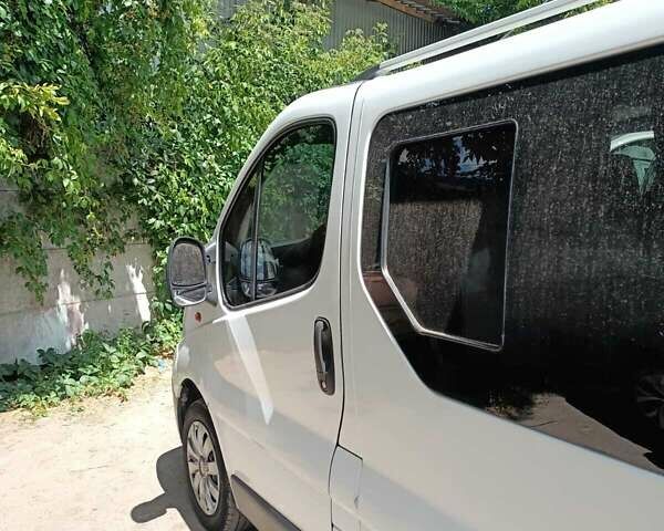 Білий Опель Віваро, об'ємом двигуна 2 л та пробігом 253 тис. км за 10200 $, фото 2 на Automoto.ua