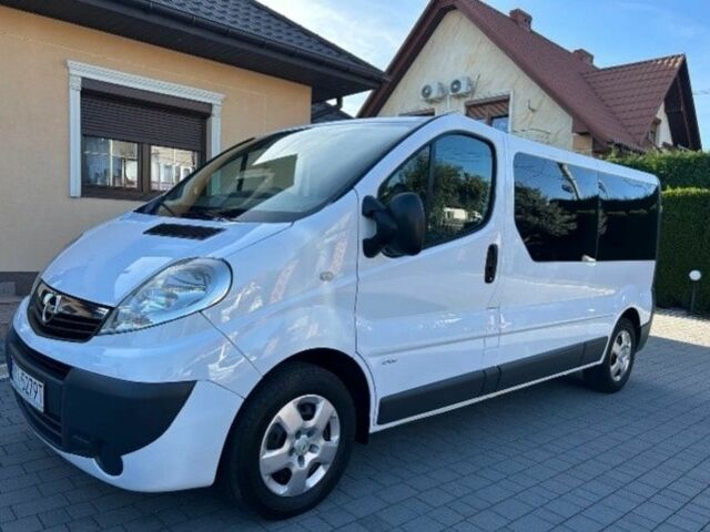 Белый Опель Виваро, объемом двигателя 2 л и пробегом 210 тыс. км за 8500 $, фото 2 на Automoto.ua