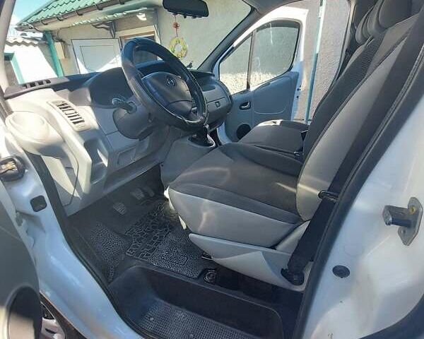 Белый Опель Виваро, объемом двигателя 2 л и пробегом 150 тыс. км за 12450 $, фото 15 на Automoto.ua