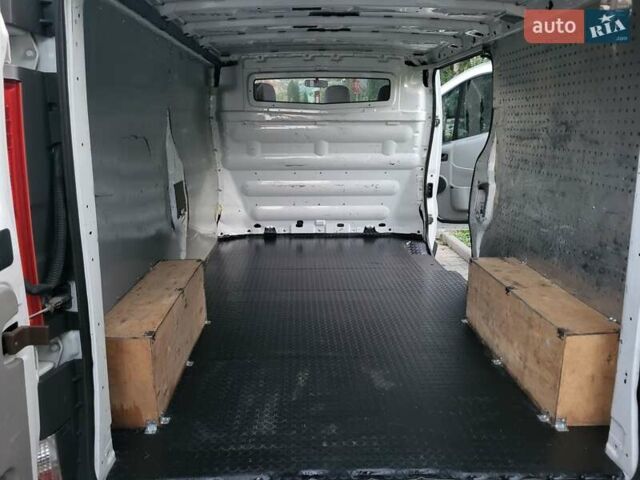 Білий Опель Віваро, об'ємом двигуна 2 л та пробігом 242 тис. км за 9888 $, фото 92 на Automoto.ua