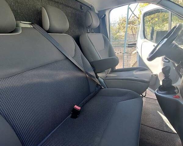 Белый Опель Виваро, объемом двигателя 2 л и пробегом 150 тыс. км за 12450 $, фото 16 на Automoto.ua