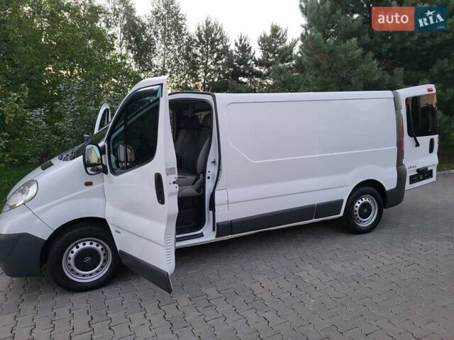 Білий Опель Віваро, об'ємом двигуна 2 л та пробігом 242 тис. км за 9888 $, фото 62 на Automoto.ua